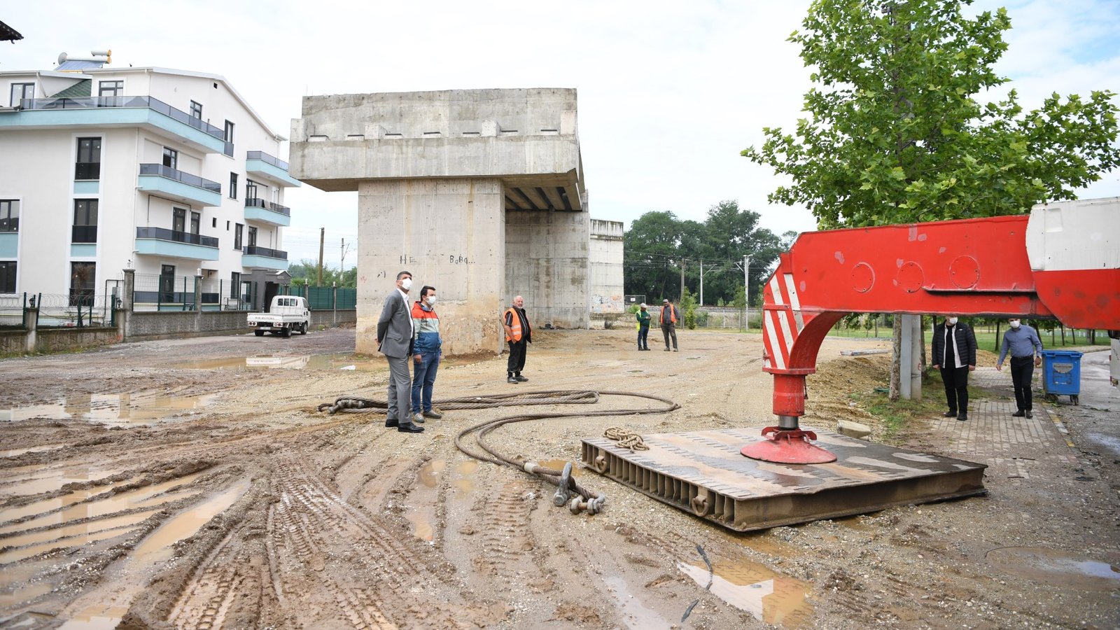Başkan Kocaman, Ataevler Köprüsü’ndeki çalışmaları yakından takip ediyor