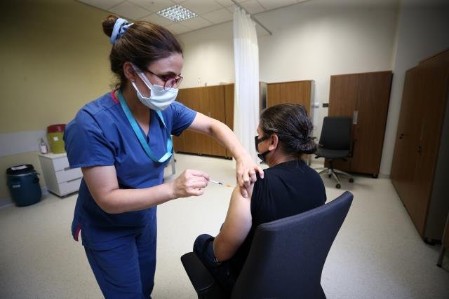 Adana, Mersin ve Hatay’da 50 yaş ve üzerindekilerin aşılanmasına başlandı