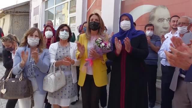 AFYONKARAHİSAR – CHP Kadın Kolları Genel Başkanı Nazlıaka, Afyonkarahisar’ın Güney beldesindeki seçim çalışmalarına katıldı