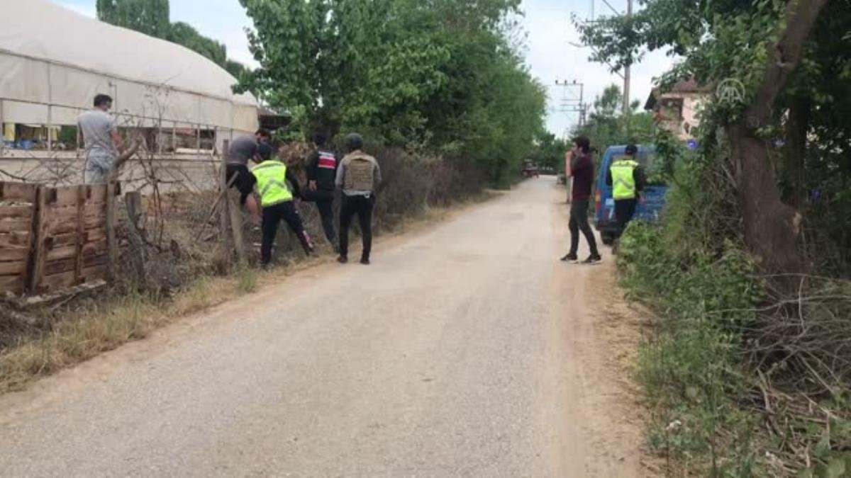 Ailesini rehin alan kişi, babasını öldürdü