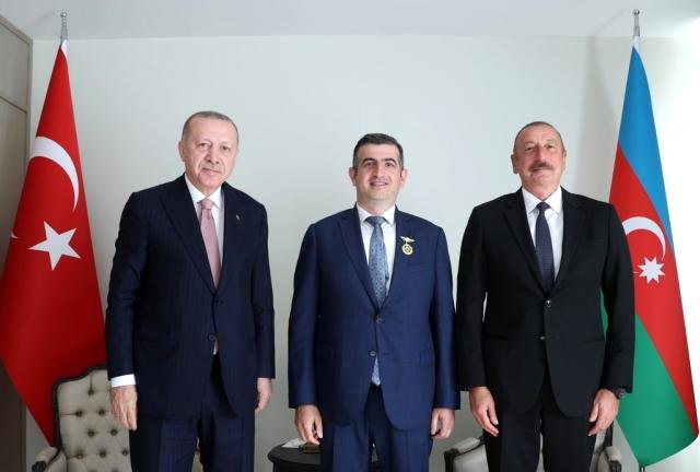 Aliyev’den Haluk Bayraktar’a Karabağ Nişanı