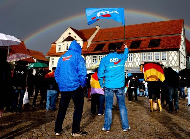 Almanya’da siyasi görüşe bağlı aşı araştırması