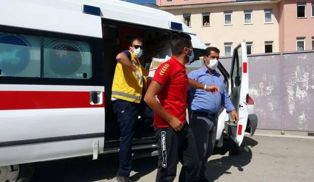 Ameliyat olan genç sınava ambulansla götürüldü