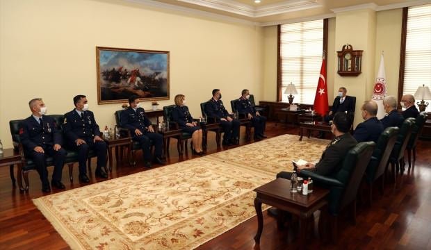 Bakan Akar, Hava Kuvvetleri Komutanlığı personelini kabul etti