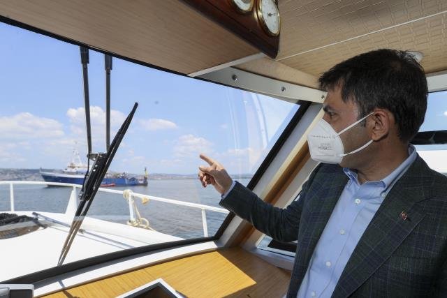 Bakan Kurum ODTÜ araştırma gemisi Bilim-2’deki müsilajla mücadele çalışmalarını inceledi: (2)