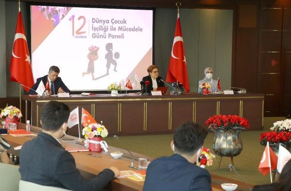 Bakan Selçuk ve Yanık, çocuklarla buluştu