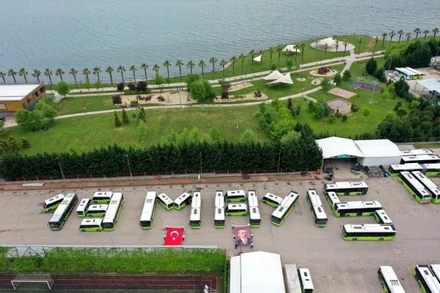 Belediye halk otobüsleri 19 Mayıs’ı koreografi ile kutladı