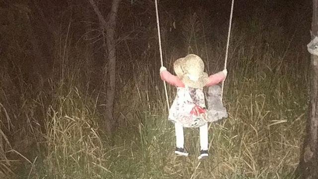 Bir anda ortaya çıktı! Lanetli olduğuna inanılan bez bebek yüzünden rahat uyku uyuyamıyorlar