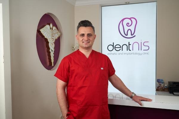‘Bir günde implant tedavisiyle hasta dişsiz kalmıyor’