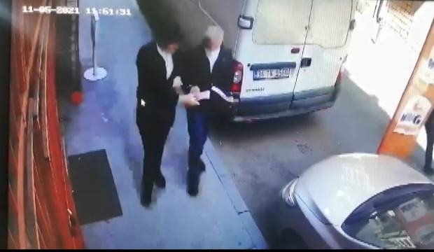 Caddede hırsızlık, ara sokakta paylaşım! O anlar kameralara yansıdı