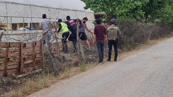 Cinnet geçirdi dehşet saçtı:  Babasını öldürdü, annesini, 2 kuzeni ve 3 jandarmayı vurdu (1)
