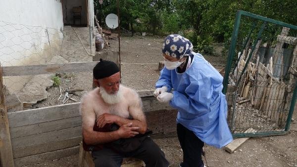 Çorum’da sağlık ekiplerinin aşı mesaisi sürüyor