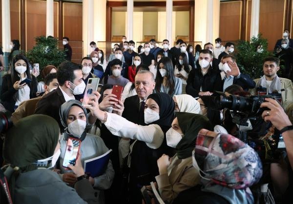 Cumhurbaşkanı Erdoğan: FETÖ’cülerden birini de yakaladık, yakında ismini açıklayacağız