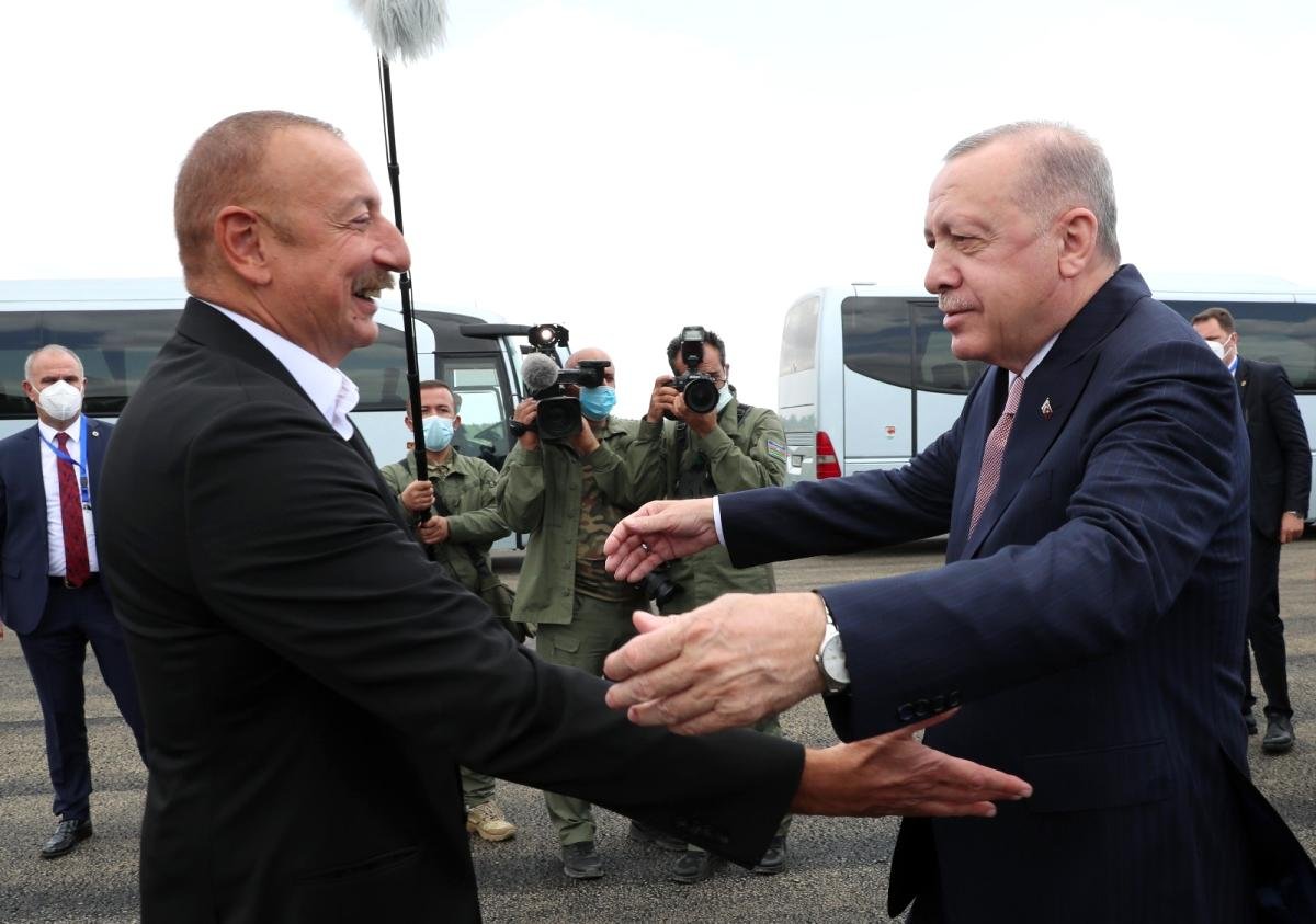 Cumhurbaşkanı Erdoğan, Fuzuli’de Aliyev tarafından karşılandıErdoğan ve Aliyev, Şuşa’ya yola çıktı