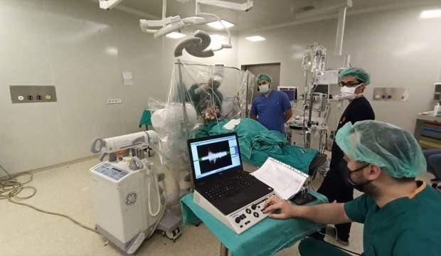 Elazığ’da 11 yaşındaki çocuğa bayıltmadan beyin pili takıldı