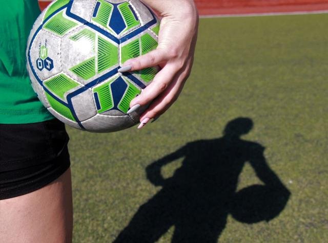 Ellerde oje, ayaklarda krampon