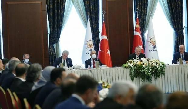 Erdoğan’ın milletvekilleriyle toplantısında bir ilk yaşandı! Selvi: Liderlik bu işte…