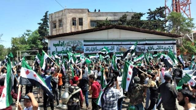 Esad, kimyasal saldırı düzenlediği ifade edilen Duma’da oy kullandı