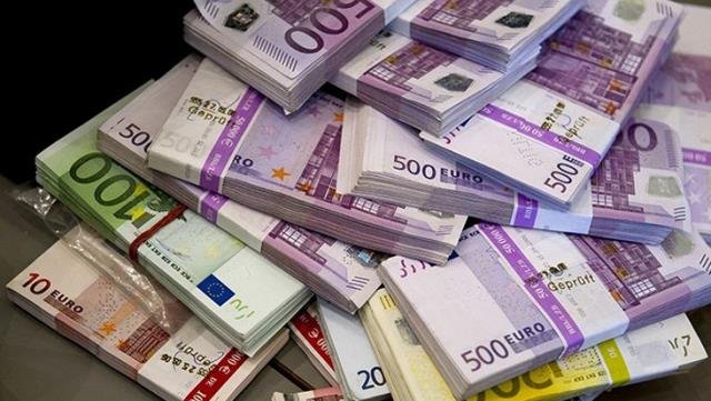 Fransa’da devletten yoksulluk yardımı alan Türk asıllı çiftin banka hesabından 500 bin euro çıktı