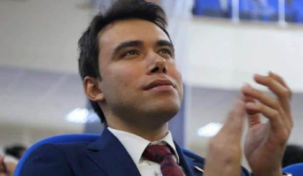 Gençlik kolları yöneticisinin el hareketli hakareti istifa getirdi