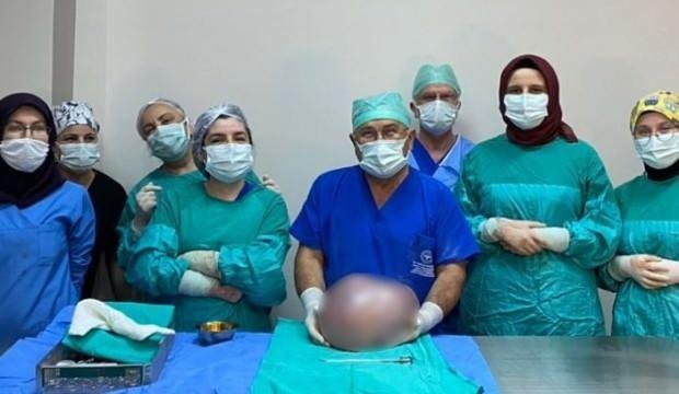 Gören hamile sandı! Karnından 6,5 kilo kitle çıktı