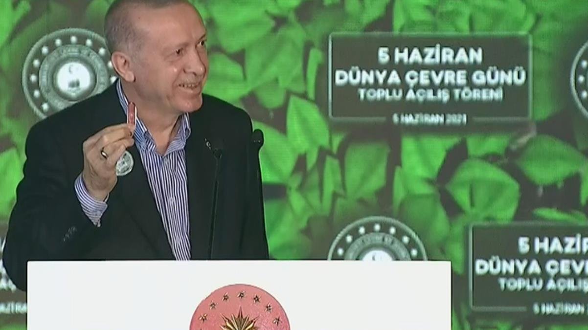 Gülümseten diyalog! “Doğal makasınız yok mu?” diyen Erdoğan, cebinden çakı çıkardı