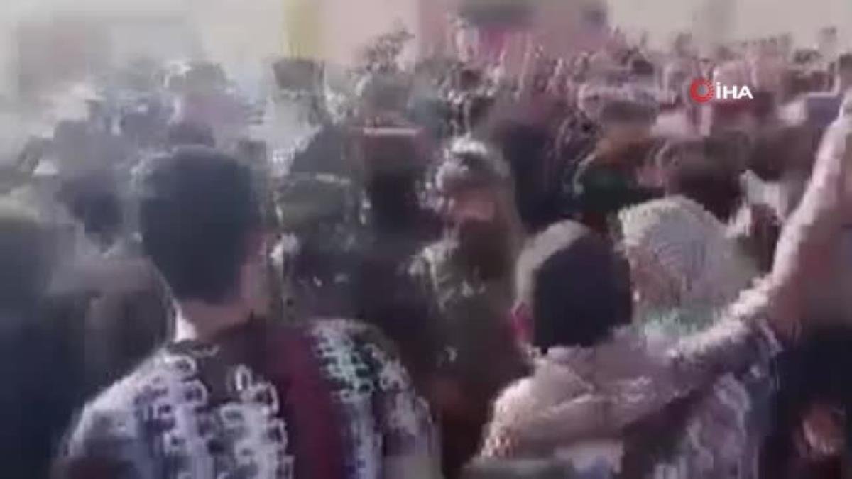 Irak Başbakanı el-Kazımi, ziyaret ettiği Zikar’da protesto edildiGöstericiler konvoyu taşladı