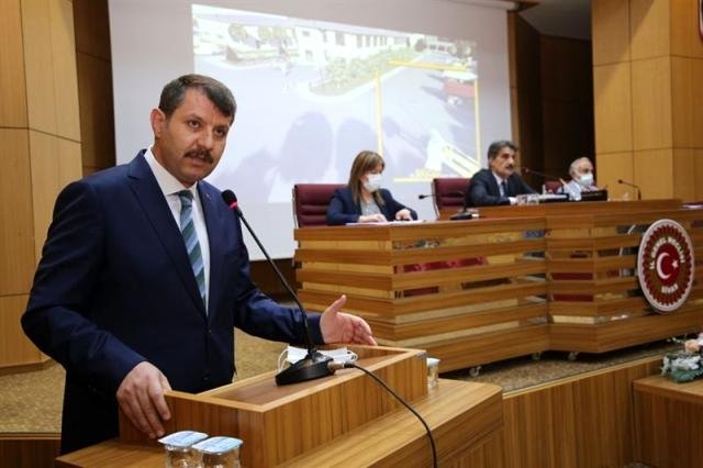 “İsrail’i lanetle kınıyorum”