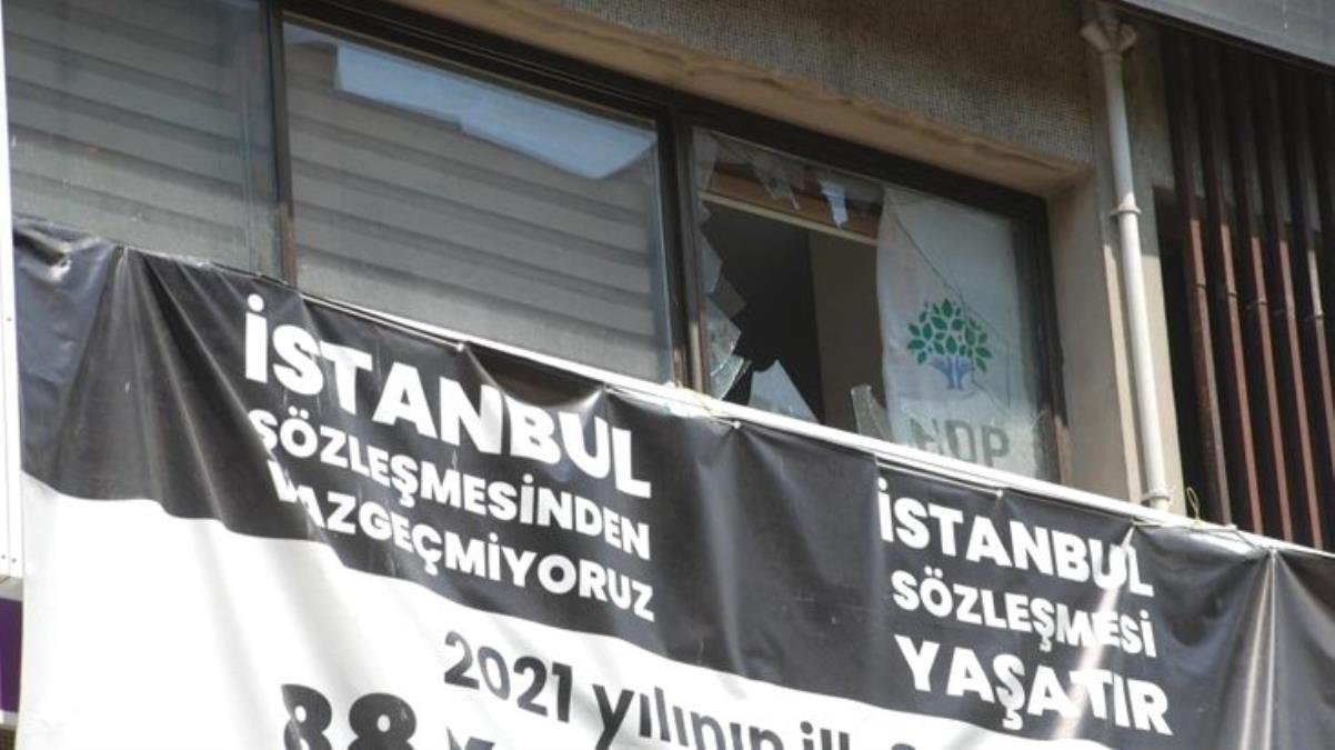 İzmir il binasına yapılan baskınla ilgili HDP’den ilk açıklama: Binamız ateşe verildi