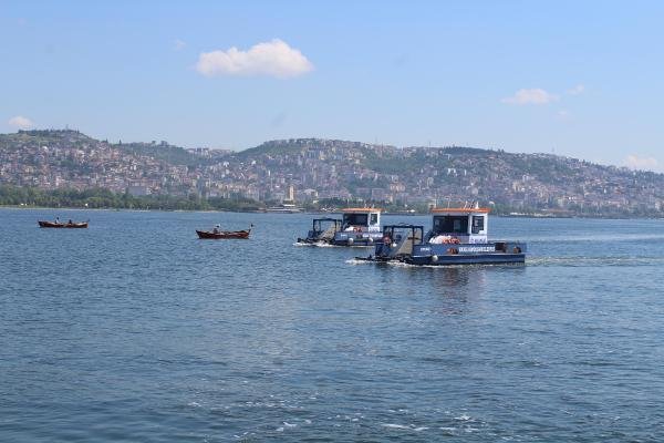 İzmit Körfezi’nde müsilaj kısmen temizlendi, balıkçılar açıldı