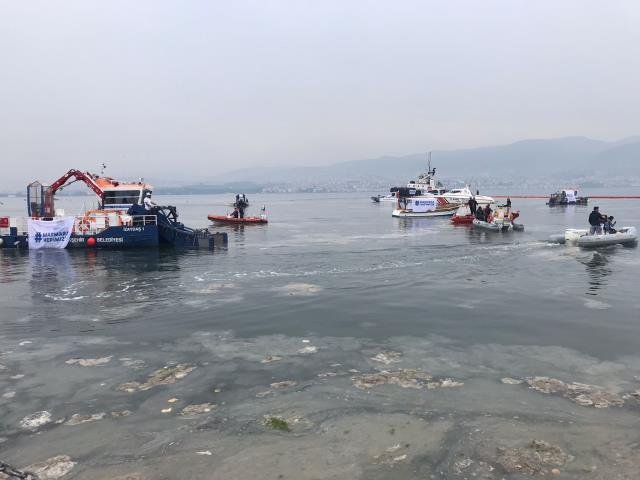 İzmit Körfezi’nde müsilaj temizleme çalışması başlatıldı