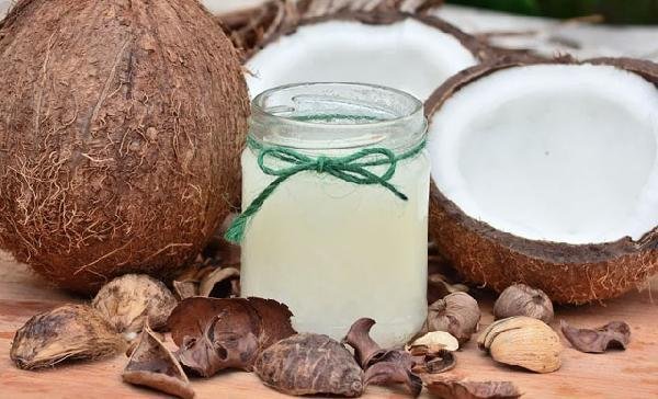 “Kalıcı bronzluk için doğal ve nemlendirici özelliği olan yağları tercih edin”