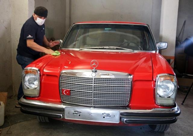 Klasik otomobilleri, atölyesinde ilk günkü ihtişamına kavuşturuyor