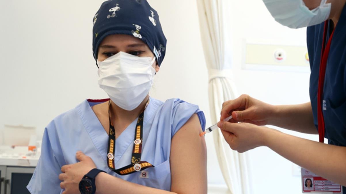 Koronavirüs aşı odalarında görevli personele ek ödeme verilecek