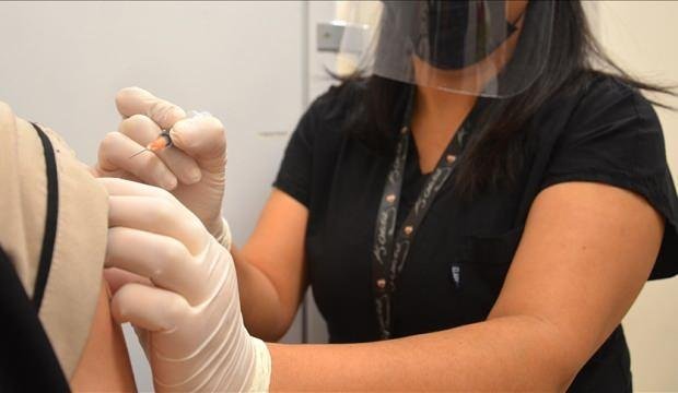 Kovid-19 aşı odalarında görevli personele ek ödeme verilecek