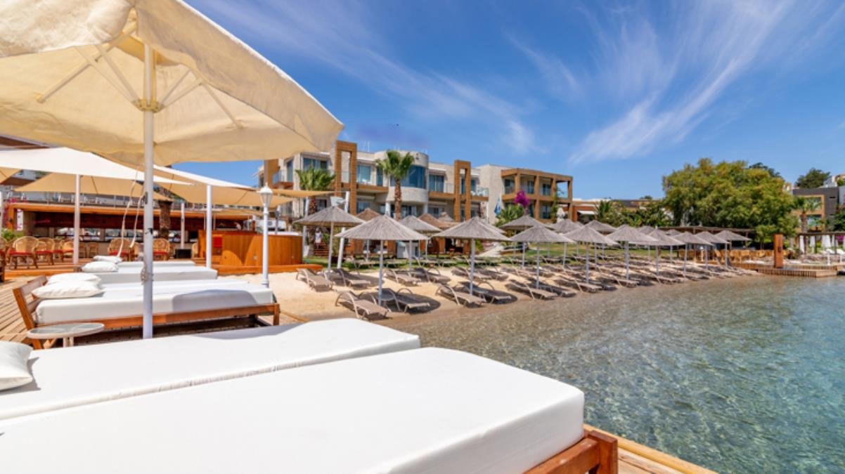 Lüks tatilin merkezi olan Bodrum’da plajlara giriş ücreti 10 bin liraya kadar çıkıyor