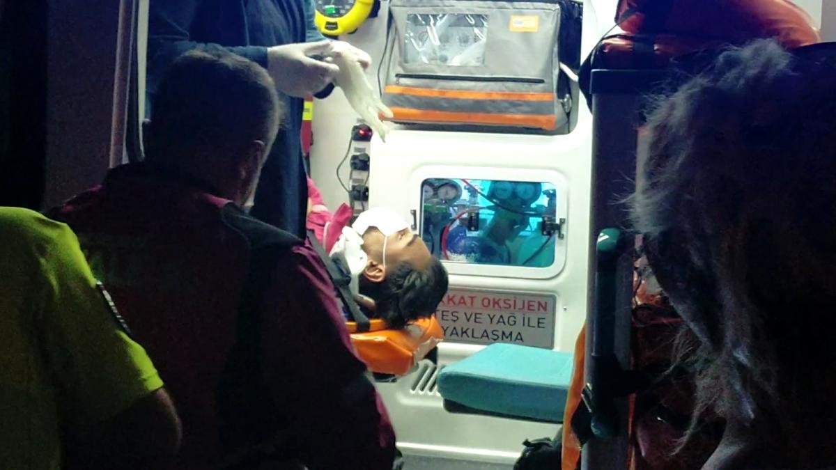 Otomobilin çarptığı motosikletli kurye yaralandı