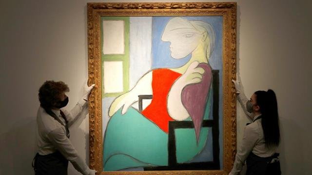 Picasso’nun “Pencerenin yanında oturan kadın” tablosu 875 bin liraya satıldı