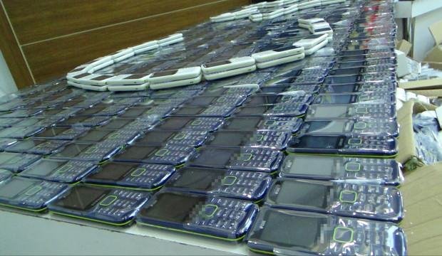Polisten kaçak cep telefonu operasyonu: Piyasada değeri yaklaşık 3 milyon lira!
