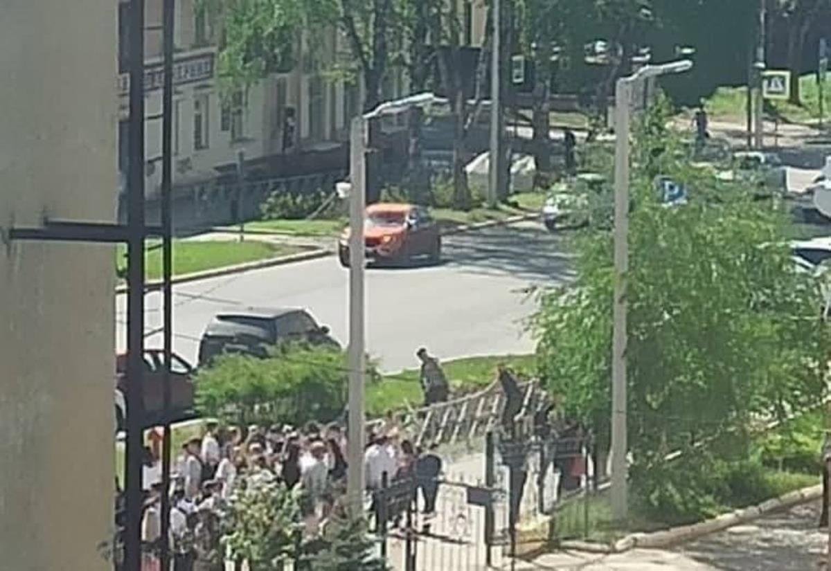 Rusya’da yine bir okul saldırısı: Öğretmeninin boynunu kesti