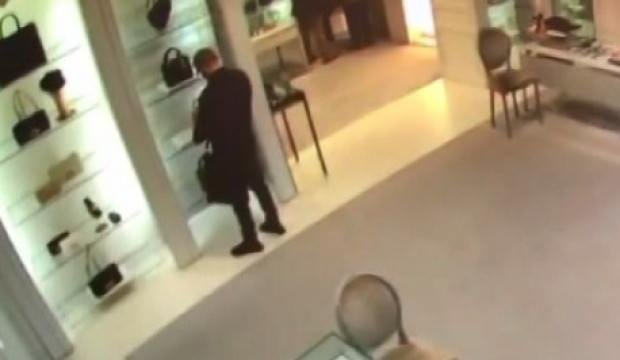 Rusya’dan hırsızlık için geldiler! Çaldıkları 250 bin liralık çantayla yakalandılar