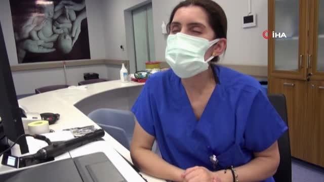 Sağlık görevlisi Covid-19 hikayesini ağlayarak anlattı: “‘Maskeni takarak çocuğunuza yaklaşabilirsiniz’ denilince dünyalar benim oldu”