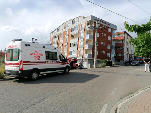 Son dakika 3. sayfa: Apartman dairesinde çıkan yangın paniğe sebep oldu
