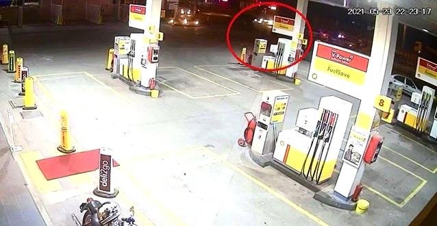 Son dakika 3. sayfa: Polis denetim noktasında alkollü sürücü dehşeti kameralara yansıdı