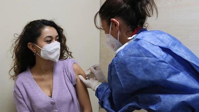 Son Dakika: 40 yaş üzerindeki tüm branş öğretmenler aşılanmaya başlıyor
