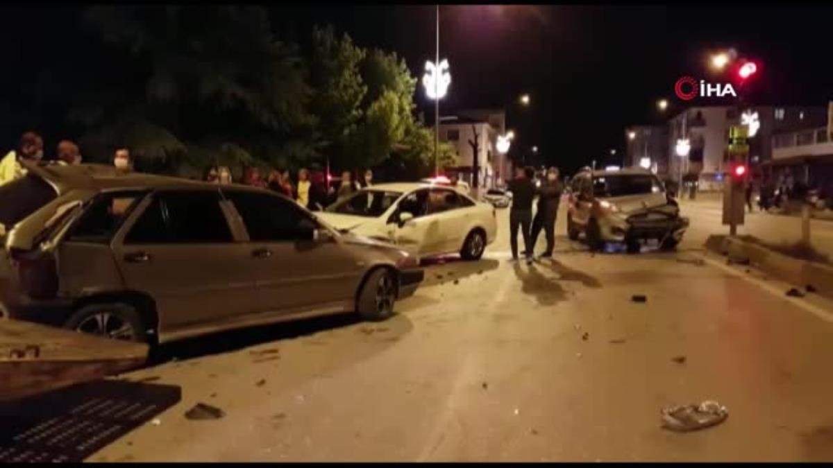 Son dakika haber | Kısıtlamada zincirleme kaza: 1’i çocuk, 5 yaralı