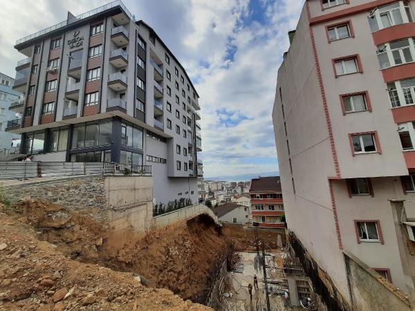 Son dakika haber! Toprak kayması nedeniyle tahliye edilen apartman için karar bekleniyor