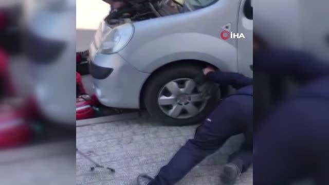 Son dakika haberi | – Aracın motoruna sıkışan yavru kedi itfaiye eri tarafından kurtarıldı