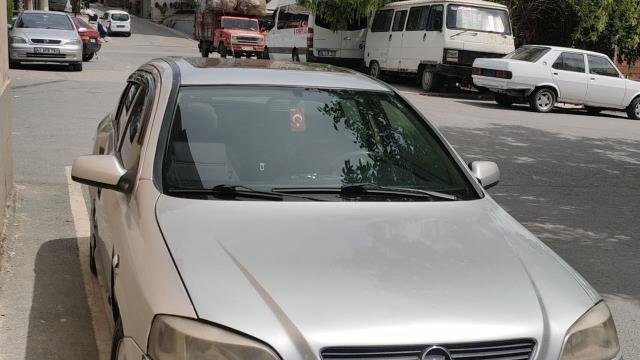 Son dakika haberi… Kocaeli’de otomobille çarpışan motosiklet sürücüsünün yaralandığı trafik kazası güvenlik kamerasında