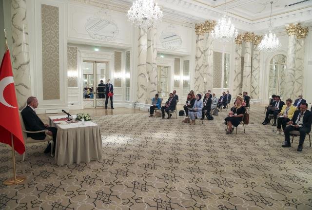 Son dakika haberleri: Cumhurbaşkanı Erdoğan, Azerbaycan’da gazetecilerin sorularını yanıtladı: (1)